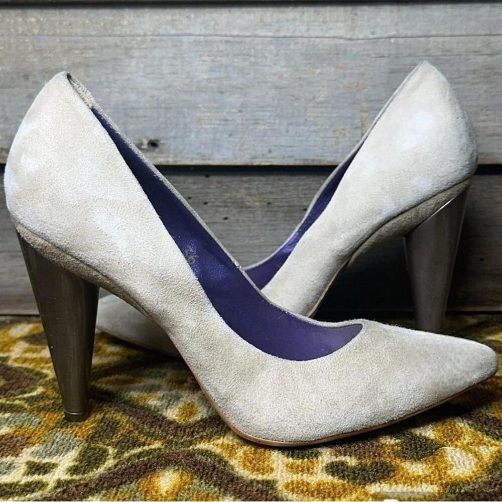 (1/17) New Vic Matie' Beige Suede Pumps sz 5.5 - Picture 4 of 7